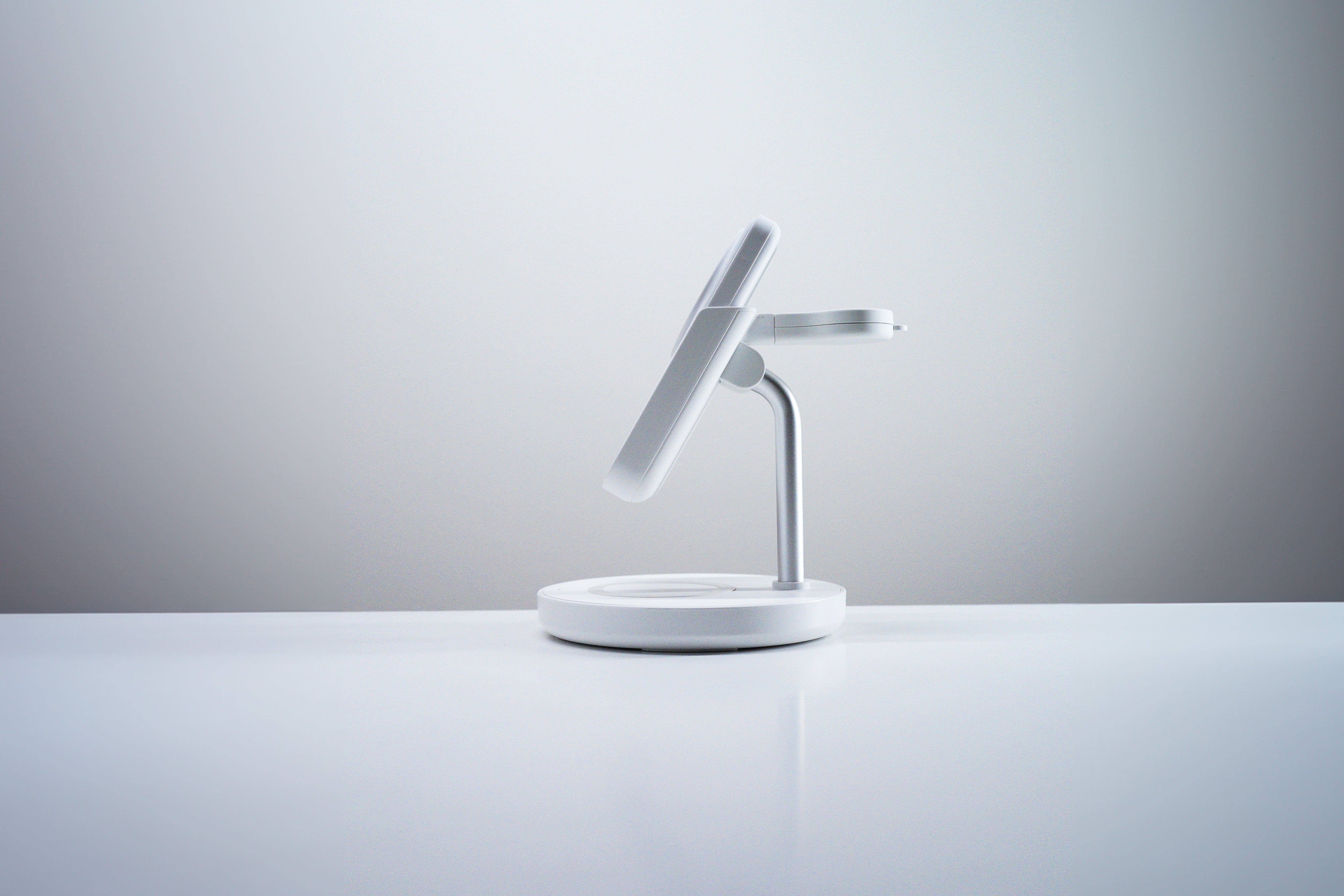 M6 charging station for iphone and apple watch on white desk