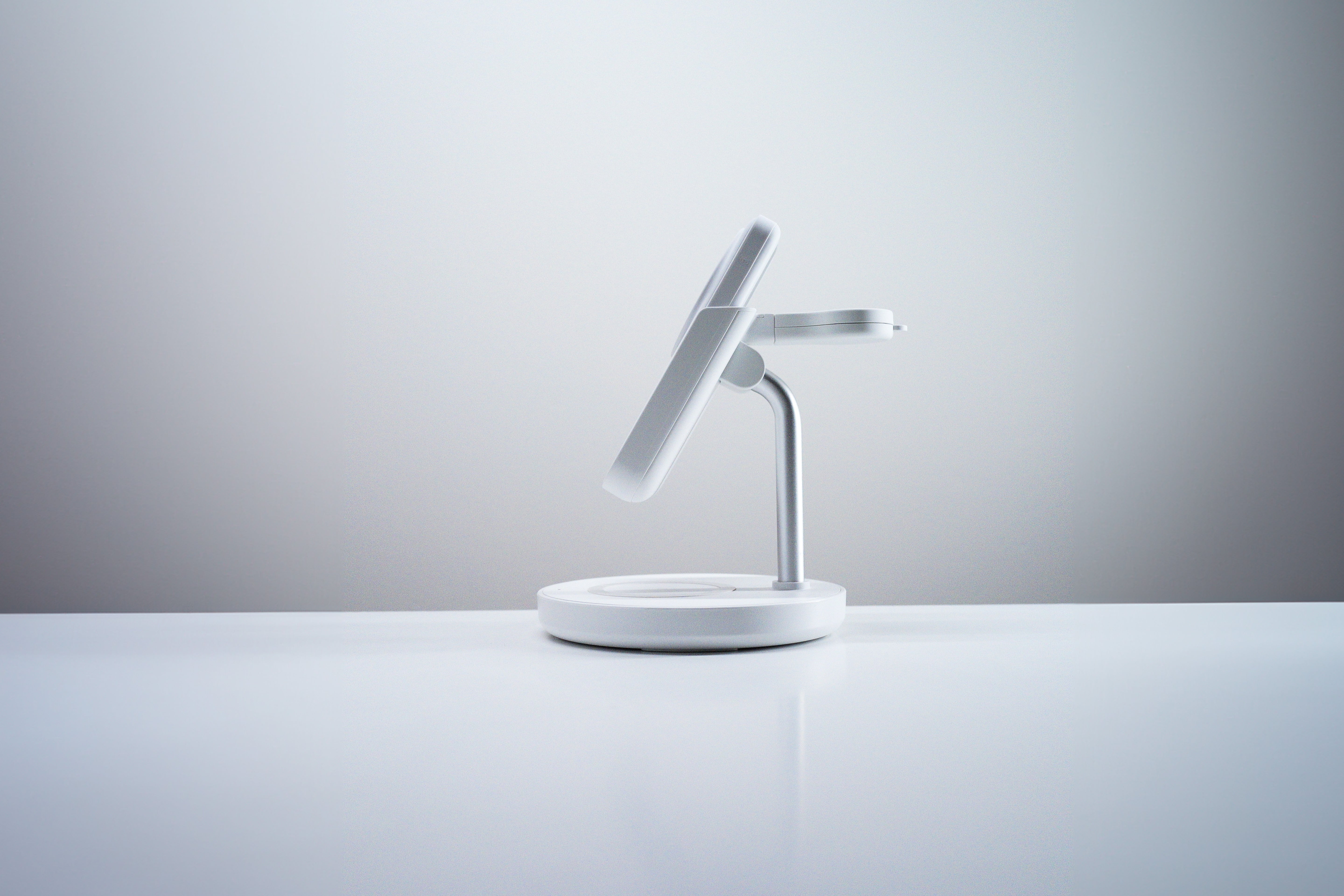 M6 charging station for iphone and apple watch on white desk